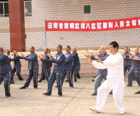 警察变身太极教练 顺遂才是智慧人生