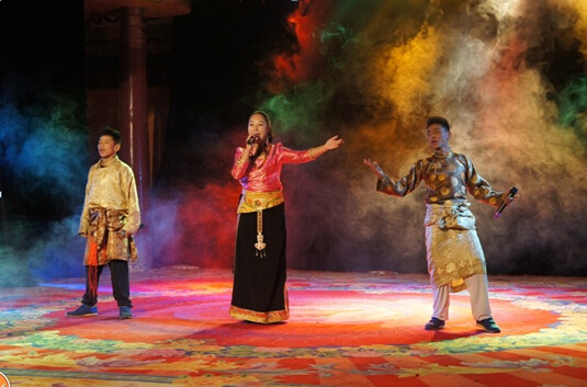 藏族孩子们的精彩舞蹈秀